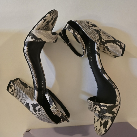 MADDEN GIRL Snake Skin Animal Print Block Heel Open Toe Sandals Size 9M - Picture 9 of 15